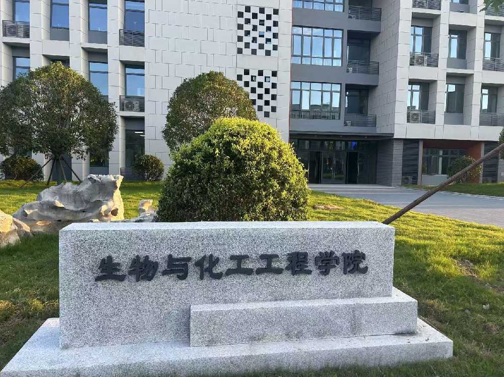 略阳县扬州职业大学体育场高杆灯项目